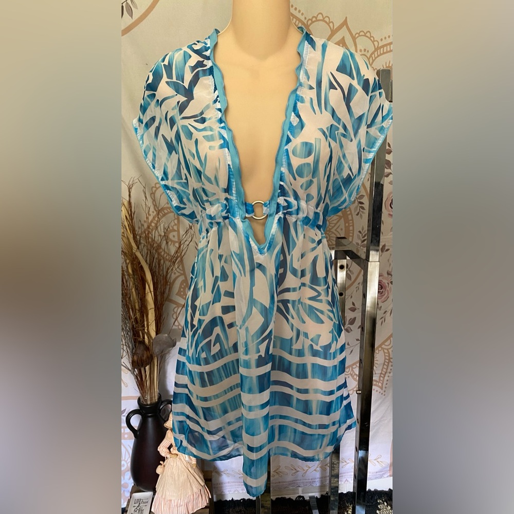 EUC Becca blue and white leaves and stripes print up to 38” waist and 32” length